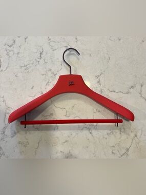 Isaia hanger